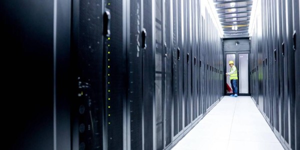 溫濕度變送器：精準測量環(huán)境的得力助手